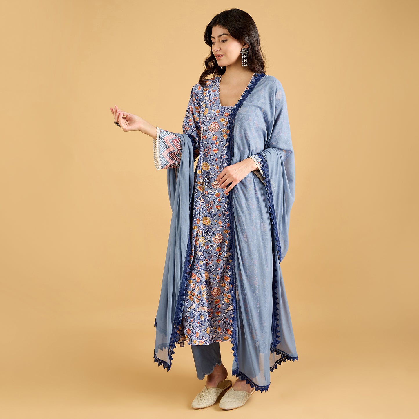 Inaaya suit set