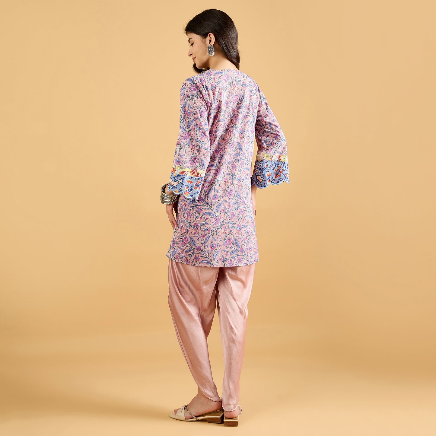 Riwaayat suit set