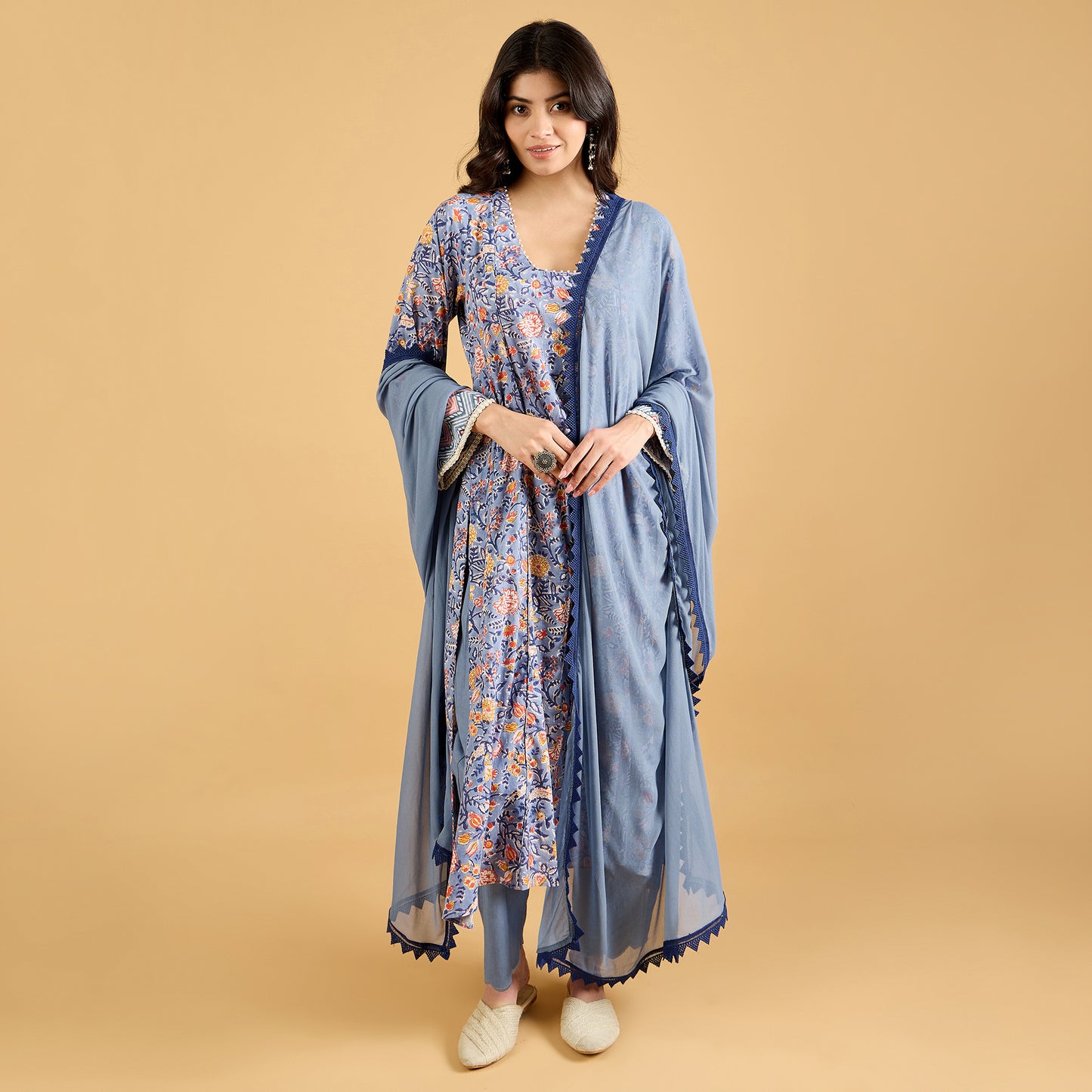 Inaaya suit set