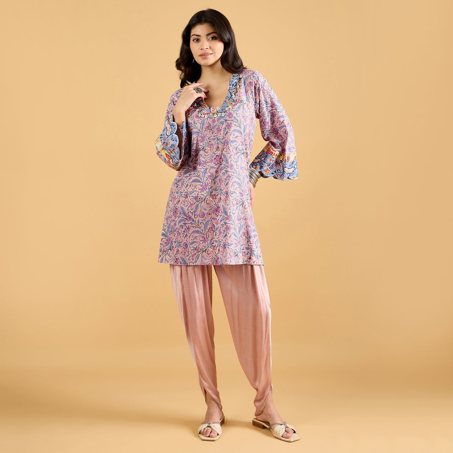 Riwaayat suit set